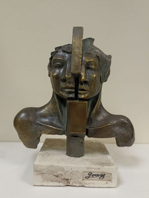 Скульптура «Альтер Эго», Андрес Гомес.
Бронзосодержащий композит, бронзирование. 
Испания 