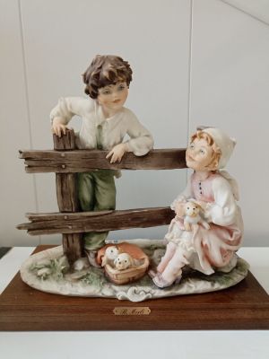 Фарфоровая композиция «Мальчик и девочка со щенками».
Производство Флоренция (Италия) 