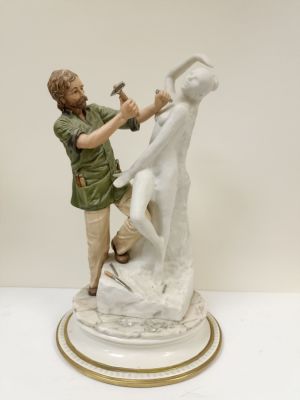 Авторская фарфоровая статуэтка королевской мануфактуры Capodimonte «Скульптура». Автор Сандро 