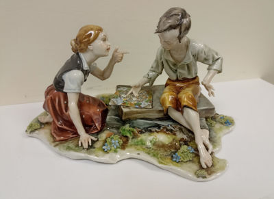 Изумительная композиция «Дети, играющие в игру» итальянской мануфактуры Capodimonte.
Номерной 