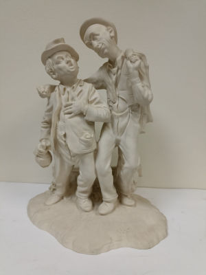 Фарфоровая композиция «Два приятеля». Высота 26 см.