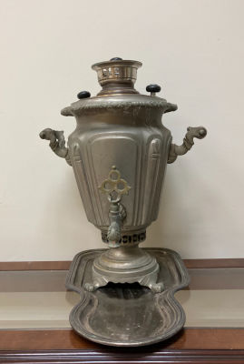 Антикварный жаровой самовар императорской фабрики, мастерская Баташевых.
Гербы, наградные знаки 