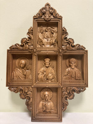 Иконостас резной для дома.
Материал: бук сибирский.
Размер: 29 × 42 × 4 см.