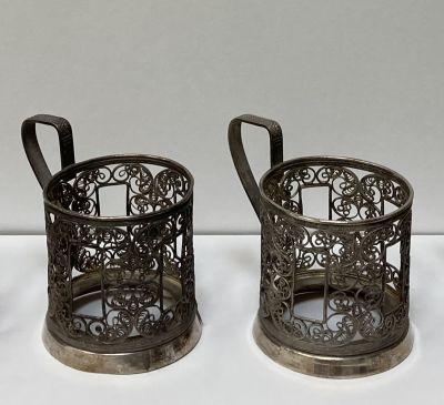 Пара изящных подстаканников «Вьюны 2».
Тончайшие нити мельхиора искусно переплетались мастером 