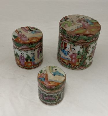 Сосуд три в одном из китайского фарфора FAMILLE ROSE с крышкой. Вкладываются один в другой по 
