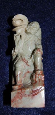 Каменная фамильная печать из балина (камень &laquo;куриной крови&raquo;).
Статуэтки из минерала очень 