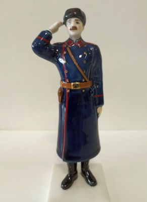 Статуэтка &laquo;Постовой милиционер&raquo;
Керамическая мастерская АМК. 1990-е.
Цветная подглазурная 