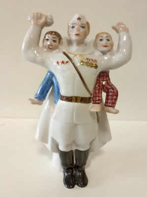 Номерная фарфоровая композиция &laquo;Возвращение&raquo;, 
Коростеньский фарфоровый завод, 
1978г.
№031 