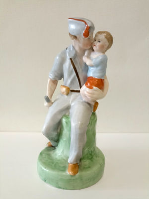 Статуэтка &laquo;Испанец с ребёнком&raquo;
Автор модели Марчук Р. (1930-е гг.)
Городницкий фарфоровый 