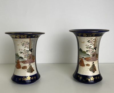 Пара антикварных ваз с ободком в технике Кинкозан. Корпус украшает роспись с красавицей и 