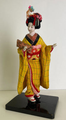 Японская коллекционная кукла-нингё.
Кукла в национальном текстильном костюме с поясом оби и 
