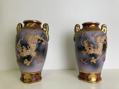 Пара ваз из японского фарфора MORIAGE Dragon. Рельефное изображение роскошного дракона на 