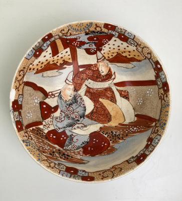 Яркое блюдо в традиционной технике Сацума.
Сацума – тип японской керамики знаменитой провинции 