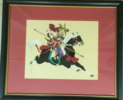 Антикварная картина &laquo;Наездник с копьем&raquo; правая часть диптиха.
Живопись по шелку.
Обрамлена в 