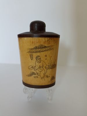 Старинный восточный парфюмерный костяной сосуд или сосуд для нюхательного табака (мог 