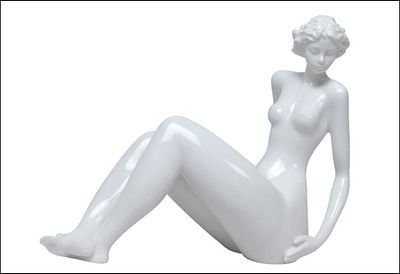 Фигура &laquo;Сидящая обнаженная 008&raquo;, из тонкого глянцевого фарфора, цвет белый. Размеры: высота 18 