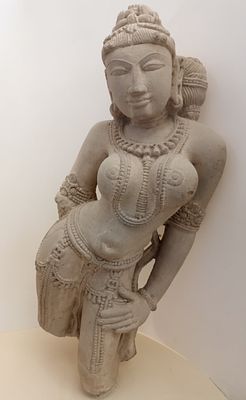 Древнейшая каменная статуя &laquo;Танцующая Апсара&raquo;.
Апсара – танцующая небесная дева в индуистской и 