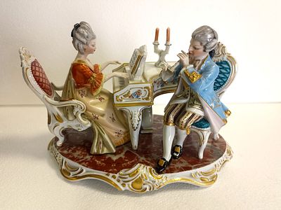 Фарфоровая композиция &laquo;Музыкальный вечер&raquo;, Потшаппель, Дрезден, 20 век, Элегантная дама 