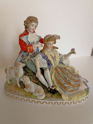 Фарфоровая композиция &laquo;Пастух и пастушка&raquo; с двумя маленькими ягнятами на лугу, на овальной 