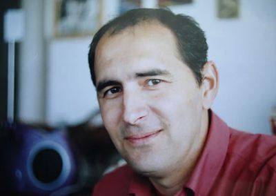 Умаров Бахтияр. Заслуженный художник Европы. Лауреат Золотой Медали МФКД. Родился в 1963 году в 