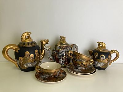 Чайный сервиз из 9 предметов в технике Кутани. Большой и малый чайники, сливочник, 3 чайных 