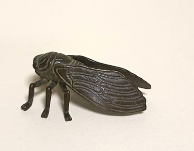 Бронзовая фигура &laquo;Цикада&raquo;. Длина 6 см.