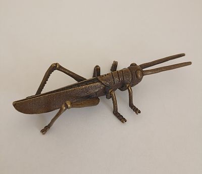 Японская бронзовая фигура "Кузнечик". Длина 11 см.