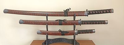 Коллекция из трех традиционных японских мечей КАТАН. Декоративные, на подставке. 
Длина лезвия 