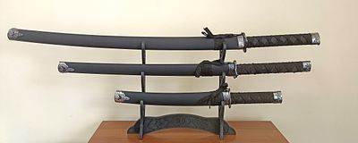 Коллекция из трех традиционных японских мечей КАТАН. Декоративные, на д подставке.
Длина лезвия 