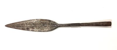 Старинный наконечник копья с графическим узором.
19 в.
Длина 36 см
