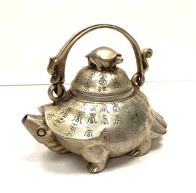 Китайский чайник из серебристого металла (тибетское серебро?) в форме черепахи, маркировка 