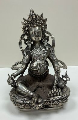 Коллекционная статуя &laquo;Будда, сидящий на лотосе&raquo;. Белый металл. Высота 22 см. 
Провенанс: Из 