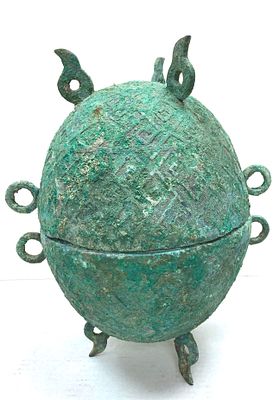Высота 30 см
Необыкновенный китайский бронзовый сосуд овоидной формы. Предположительно, более 