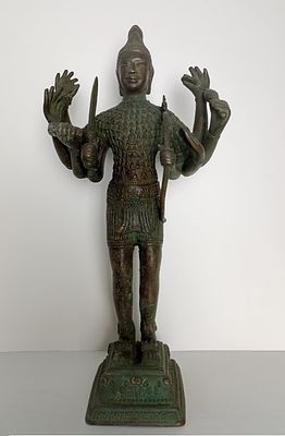 Древнеиндийская бронзовая патинированная фигура &laquo;Четырехрукий Вишну&raquo;. Вишну - верховное 