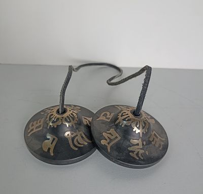 Старинные колокольчики-тарелки Тинша. 
Используются в молитвах и ритуалах практикующими 