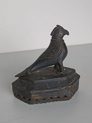 Антикварный бронзовый колокол-погремушка &laquo;Беркут&raquo; со звукоиздающими шарообразными деталями 