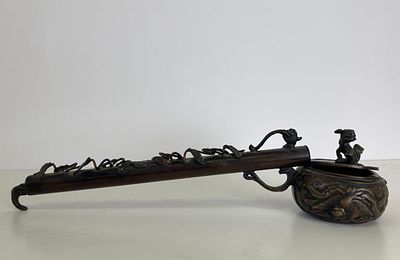 Японская бронзовая чернильница и держатель для кистей. 
Редкий коллекционный лот!
Японская 