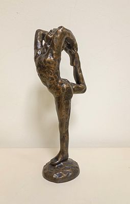 Статуэтка &laquo;Движение танца&raquo; по работе Огюста Родена 1910-1911 года . 
Материал: смола, бронзовая 