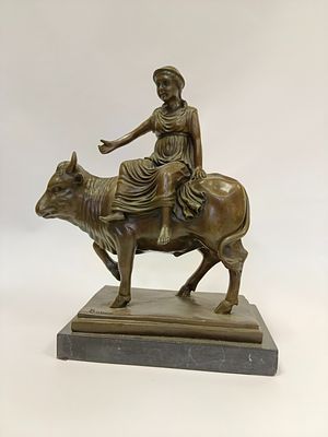 Бронзовая скульптура &laquo;Похищение Европы&raquo; на мраморном основании. Подпись &laquo;Botero&raquo; на основании. 