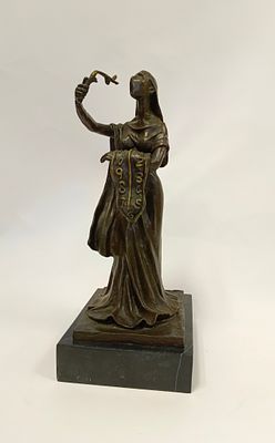 Бронзовая скульптура по мотивам Сальвадора Дали на основании из мрамора. Подпись &laquo;Salvador 