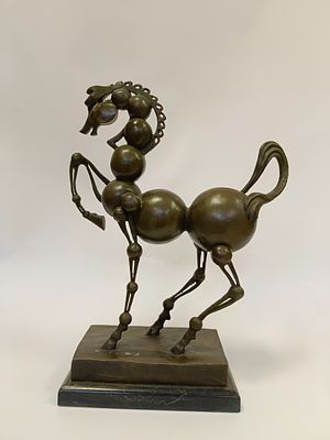 Авторская бронзовая скульптура по мотивам Сальвадора Дали &laquo;Абстрактная лошадь&raquo; на основании из 