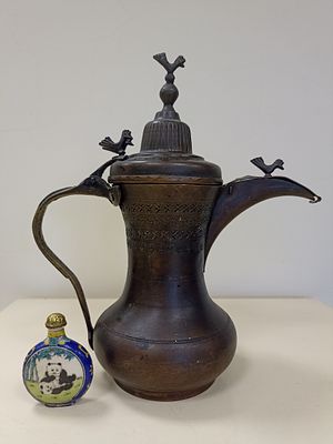 Старинный восточный металлический сосуд с художественным декором в виде объемных птиц на 