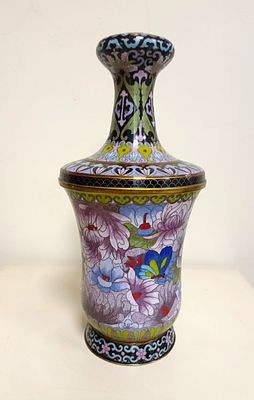 Восхитительная китайская ваза в сложной технике перегородчатой эмали Cloisonne с богатым 