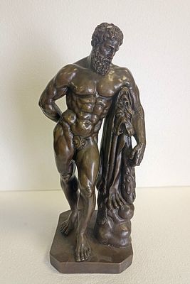 Бронзовая скульптура по мотивам древней скульптуры "Фарнезский Геракл".
В основе сюжета- 