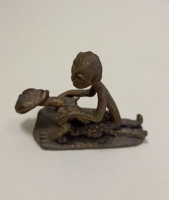 Старинная африканская гиря для взвешивания &laquo;Любящая пара&raquo;
Бронза. Редкий экспонат.
Регион: 