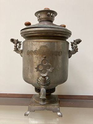 Самовар жаровой с обилием медалей, гравировка: &laquo;Фабрика Р. А. Тейле в Туле&raquo;
Тейле – поставщики 