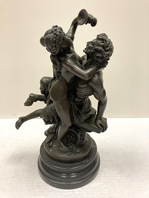 Бронзовая скульптура "Опьянение вином". Более поздний повтор композиции Мишеля Клодиона. 