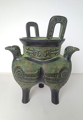 Бронзовый китайский сосуд "Птица" в стилистике древнекитайского античного искусства.
Бронза 