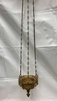 Старинная подвесная лампада.
Латунь, ажурное литье. 
Общая высота 58 см.