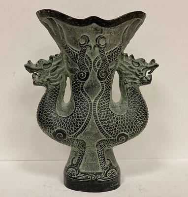 Старинная бронзовая ваза "Два дракона"
Реплика древнекитайского сосуда, использовавшегося для 